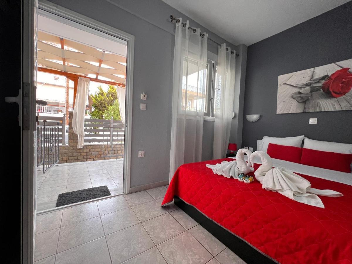 Niriides Rooms Nea Kallikrateia Exterior foto