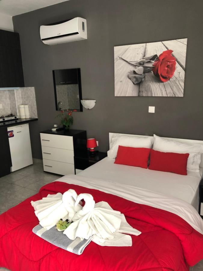 Niriides Rooms Nea Kallikrateia Exterior foto